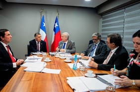 Ministros de Kast estrenan PowerPoint: los pormenores de la jornada de coordinación con RN