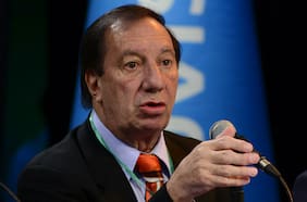 Hermano de Carlos Bilardo aclara que el DT campeón del mundo no tiene Covid-19