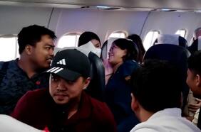 Pasajeros ayudaron a una mujer a dar a luz en pleno vuelo en Birmania