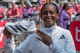 La etíope Tigist Assefa brilla en Londres y rompe el récord mundial en maratón femenino