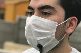 Futuros ingenieros adaptan dispositivo a mascarillas para amplificar voz