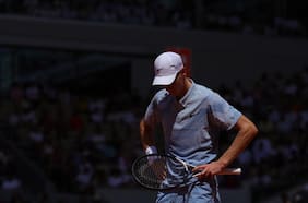 “La cabeza me daba vueltas”: la explicación de Jannik Sinner tras su increíble eliminación de Roland Garros