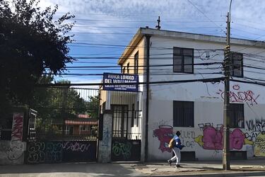 Casa Portales, ubicada en calle Portales 561 en Temuco, tiene una superficie de 1.330 metros cuadrados, y 739,16 metros cuadrados construidos, y su ubicación es preferencial: está localizado en el centro de la ciudad de Temuco.