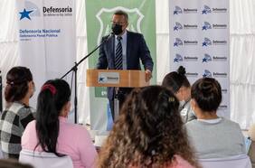 Defensor Nacional se reunió con mujeres privadas de libertad y lanzó dura crítica: “En Chile se encarcela la pobreza”