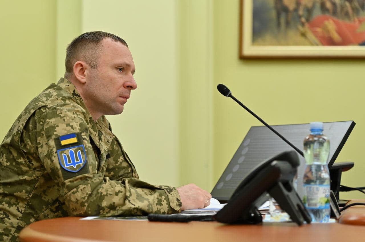 Zelensky destituye al jefe del Ejército tras las protestas y nombra a su sustituto