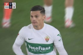 Lucas Cepeda debuta en la liga española en derrota del Elche con el Barcelona