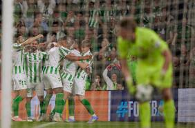 Revive el triunfo del Betis de Pellegrini sobre la Fiorentina en la ida de las semifinales de la Conference League