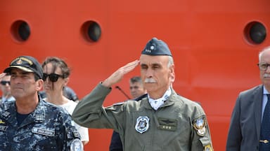 “Intachable” y el único al que Milei dejó en el último cambio de cúpula de las FF.AA.: el jefe de la Fuerza Aérea en medio de la polémica sobre Magallanes