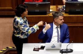 Senado destituye a juez Ulloa en sesión marcada por rencillas electorales y amenazas de querellas