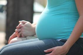 Depresión en el embarazo: estudio en Chile señala que acompañamiento familiar y de pareja es clave para disminuir cuadros de estrés y ansiedad