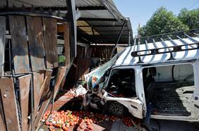 “El estruendo fue horrible”: vehículo choca contra casa en Lo Prado tras evadir fiscalización