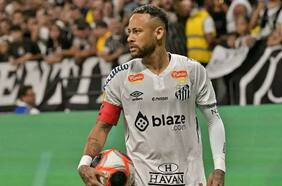 Se enfrentó con un aficionado y celebró un agónico gol que no fue: la noche para el olvido de Neymar en el Santos