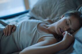 5 consejos para dormir mejor y dejar de sobrepensar en la noche