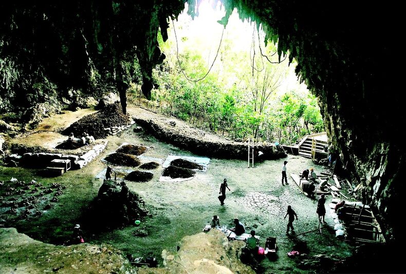 - PHOTO TAKEN IN JUNE 04 - Scientists walk in the cave on the island of Flores in Indonesia, 600 km to the east.