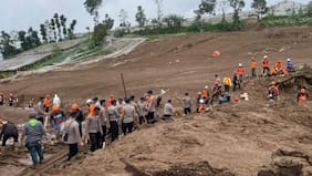 Deslizamiento de tierra en Indonesia deja al menos nueve muertos y 81 desaparecidos