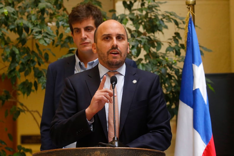 Punto de prensa de los diputados Schalper y Longton