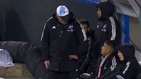 Con un tenso momento con el Philippe Eullaffroy: la razón del desprecio del técnico del Montreal a Alexis Sánchez