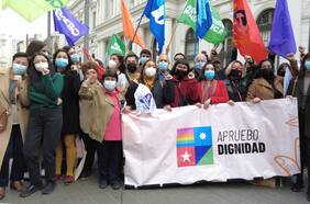 Partidos de Apruebo Dignidad entregan su apoyo al borrador de nueva Constitución: “Tenemos confianza que el pueblo mayoritariamente aprobará”