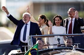 Lula revierte “legado” de Bolsonaro: Revoca ley de armas, saca empresas del programa de privatizaciones y mantiene bono para familias vulnerables