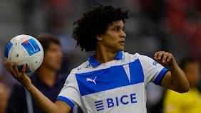 “No se ha movido nada”: el futuro de Eduard Bello en la UC se complica ante la presión de Barcelona de Guayaquil