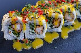 Cómo hacer sake roll con miel de maracuyá