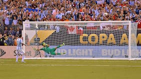 Derrotas, peleas y una revancha que no llegó: las cifras e historias de Lionel Messi ante la Roja