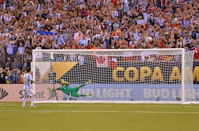 Derrotas, peleas y una revancha que no llegó: las cifras e historias de Lionel Messi ante la Roja
