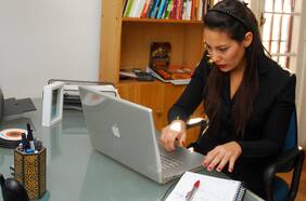 Brecha salarial y efectos de la maternidad en el mercado laboral: la dispar visión de mujeres y hombres