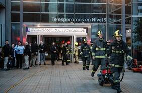 Cencosud abre investigación para determinar las causas del incendio en el mall Costanera Center