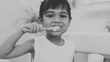 ¿Cepillo sin dientes? La crisis de salud bucal que afecta a niñas y niños en Chile