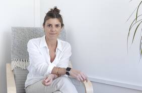 Stephanie Otth: “Los atributos de las mujeres que más se valoran a nivel social desincentivan una conexión con nosotras mismas”