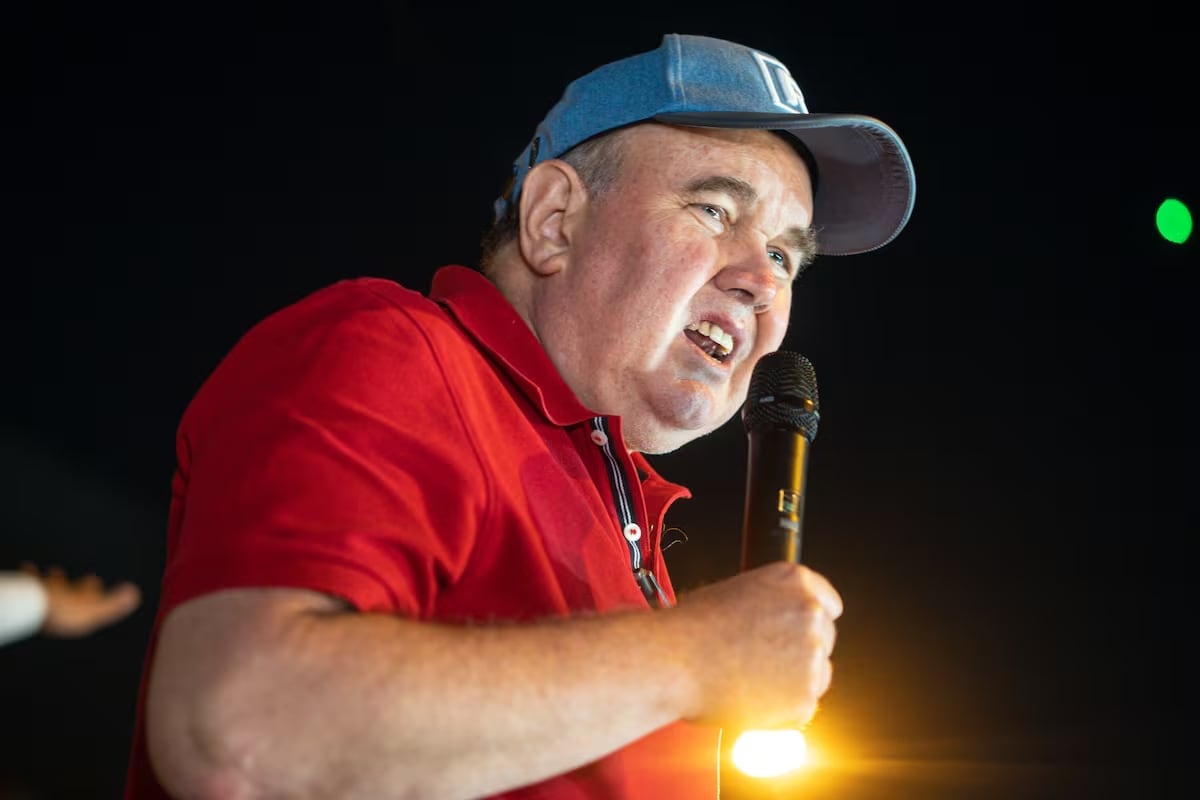 El ultraderechista López Aliaga llega como favorito a comicios por municipio de Lima en medio de críticas a su fórmula electoral