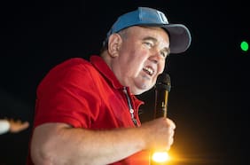 El ultraderechista López Aliaga llega como favorito a comicios por municipio de Lima en medio de críticas a su fórmula electoral