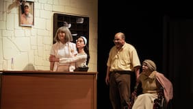 Nueva Zelanda vuelve al Teatro Camilo Henríquez: la comedia negra que retrata a una generación al borde del derrumbe