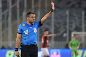 Una nueva jornada polémica en el arbitraje: los cobros de Diego Flores que enfurecieron a Limache ante Colo Colo
