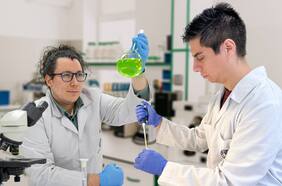 Científicos chilenos desarrollan un antibiótico capaz de inhibir bacterias multirresistentes