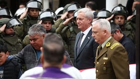 Presidente Kast asiste a funeral de carabinero fallecido tras operativo en Lo Espejo