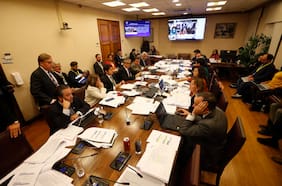 Diputados oficialistas se dividen ante cambios en el Senado del proyecto antievasión