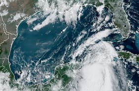 Tormenta tropical Idalia se fortalece hasta convertirse en huracán antes de llegar a Florida