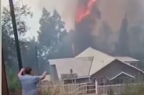 Dramático momento: vieron las llamas arrasar con todo a metros de su casa