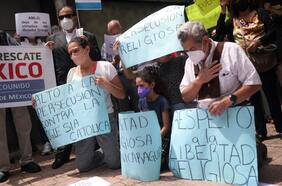 Condenan a 10 años de cárcel a sacerdotes católicos en Nicaragua por traición a la patria