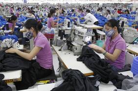 Pedidos de fábricas en China se reducen en señal compleja para la perspectiva global