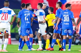 El Clásico Universitario tuvo un final caliente: Matías Zaldivia y Jader Gentil se ofrecieron golpes tras el triunfo de la U