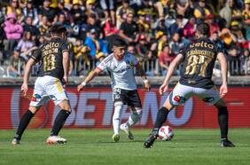 La terrible tarde de Jordhy Thompson: es pifiado por los hinchas de Coquimbo y un error suyo le cuesta caro a Colo Colo