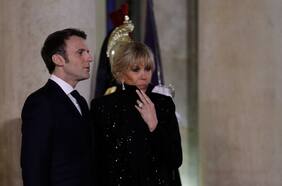Cómo la primera dama francesa se enamoró de Emmanuel Macron cuando él tenía 15 años y ella 40