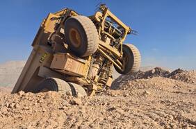 Trabajadores de minera Escondida acusan riesgos para la seguridad tras accidentes de camiones autónomos