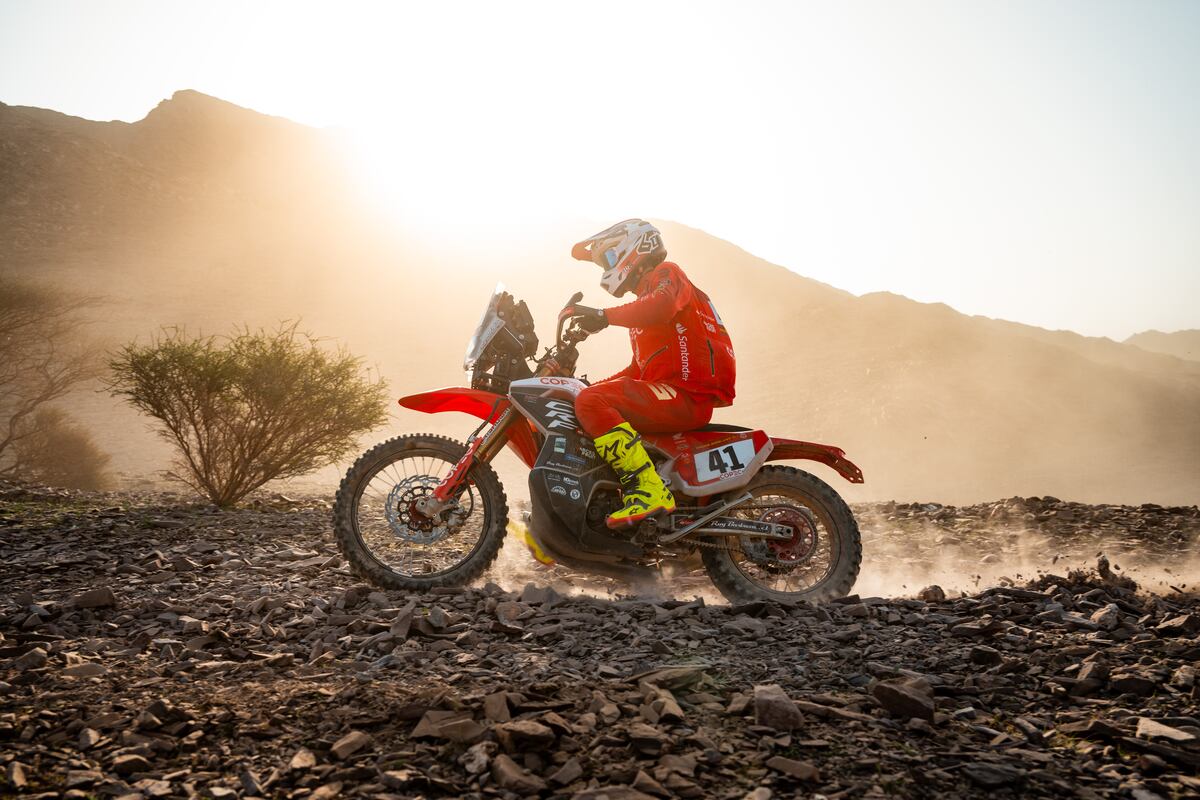 Chica Montando Moto Sobre Fondo Transparente PNG ,dibujos Chica Montando  Moto Sobre Fondo Transparente PNG ,dibujos Moto Sobre Fondo Transparente,  Chica Montando Moto PNG Imagen para Descarga Gratuita | Pngtree, image size:1200x800