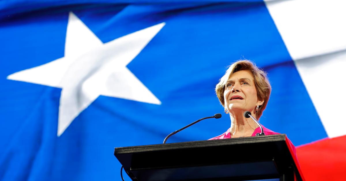 La Batalla por el Voto Huérfano: Por qué los candidatos no se mueven al centro, sino que lo disputan desde los extremos