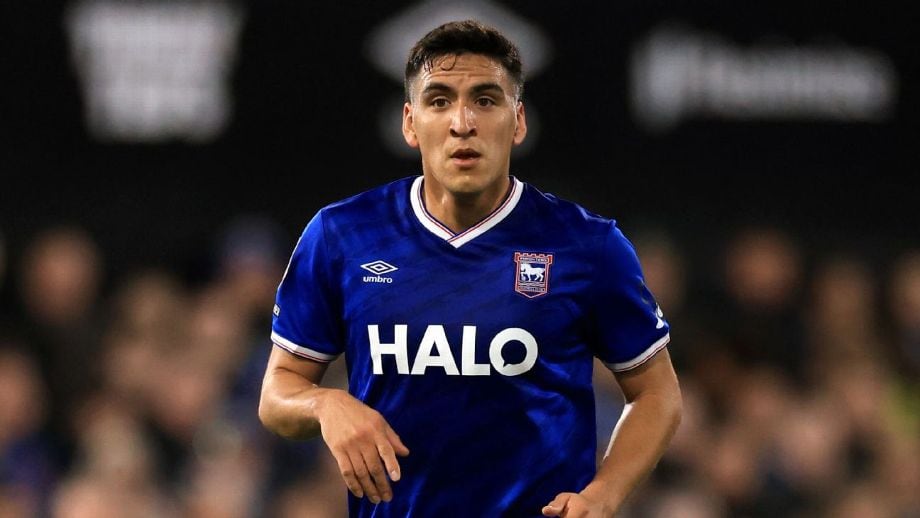 Repasa la caída del Ipswich de Marcelino Núñez ante Arsenal que significó su eliminación de la Copa de la Liga inglesa