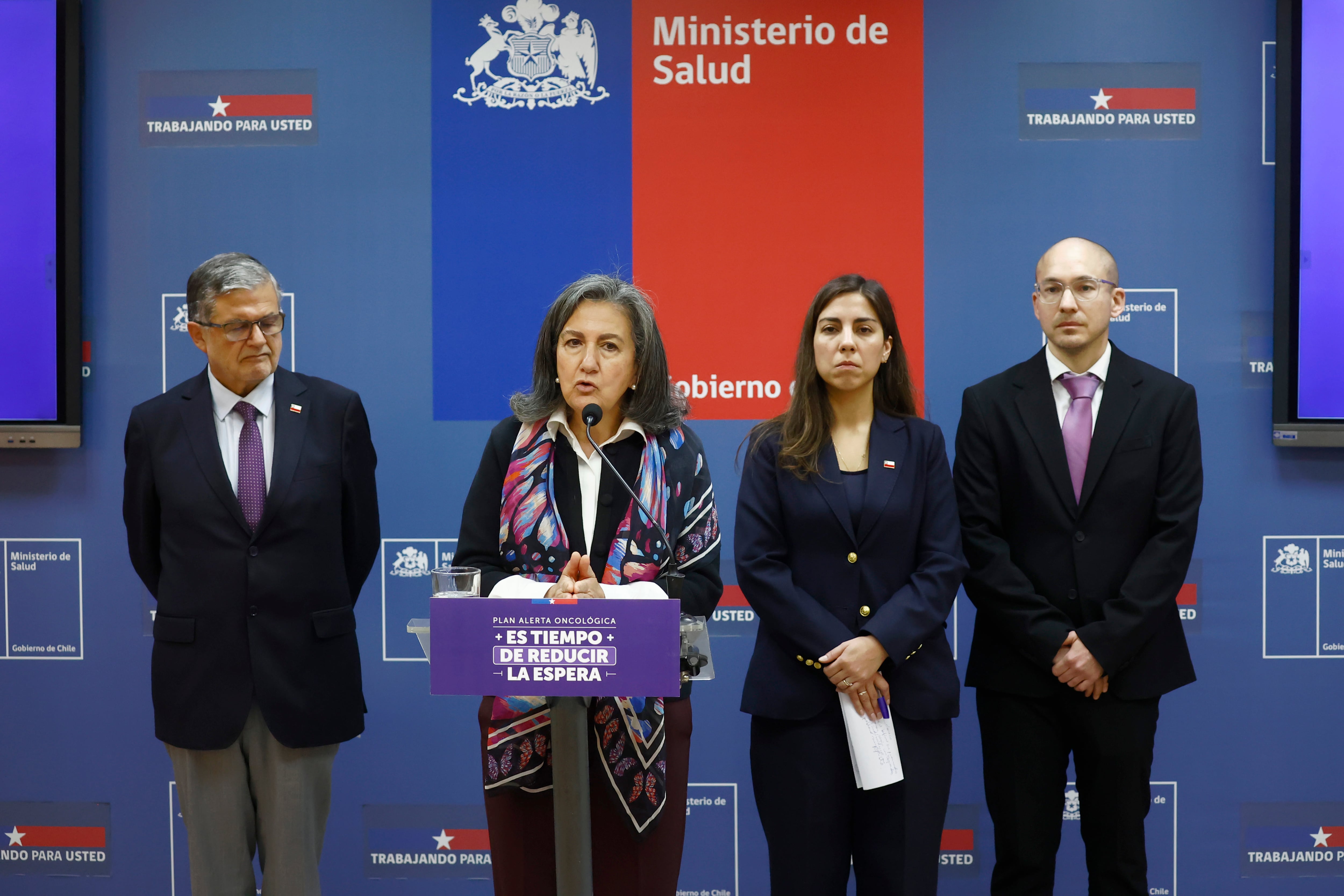 Anuncio para hospitales y un plan maestro de listas de espera: los pasos del Minsal tras el fin de la alerta oncológica